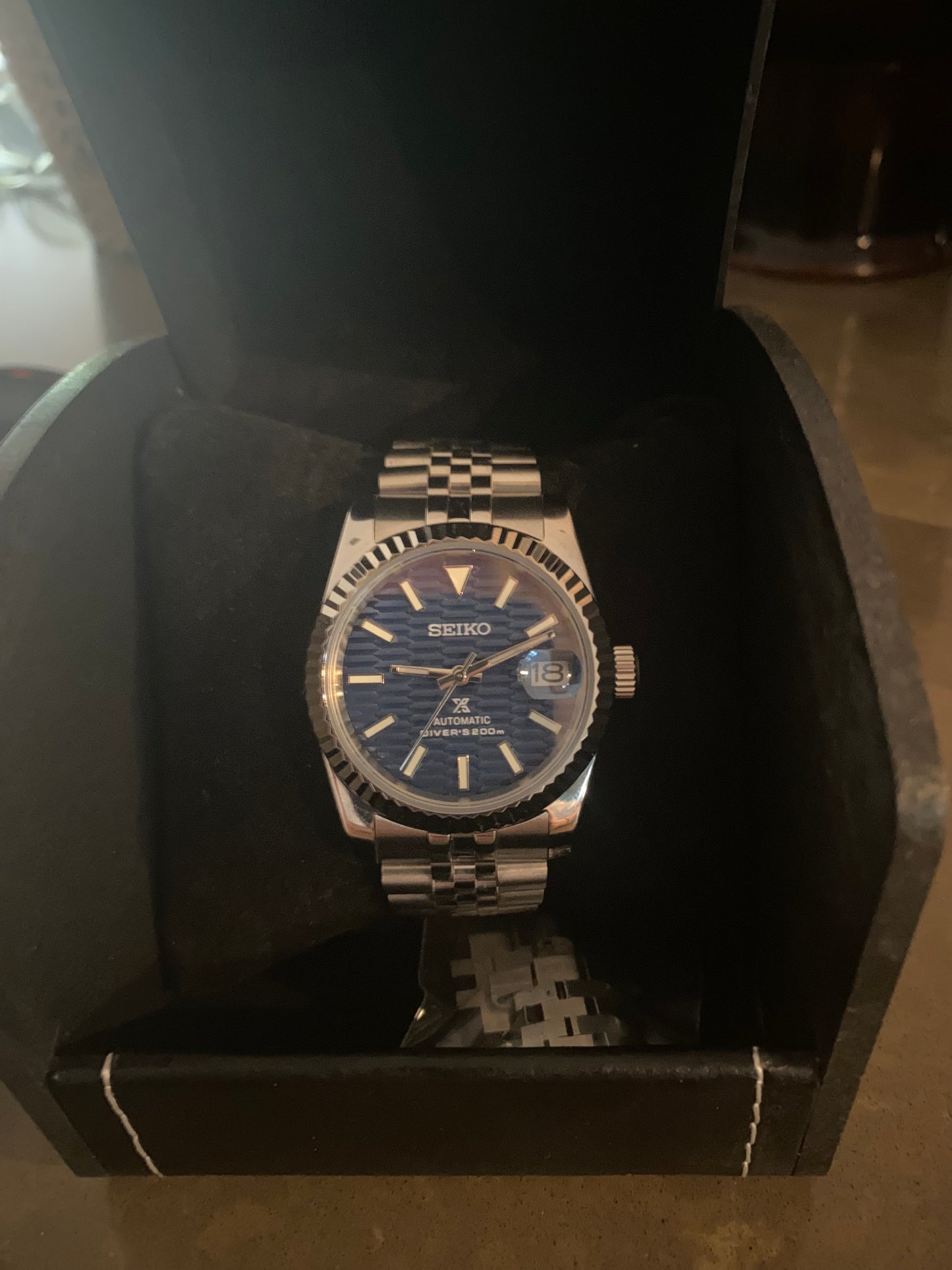 DATE- motive blue